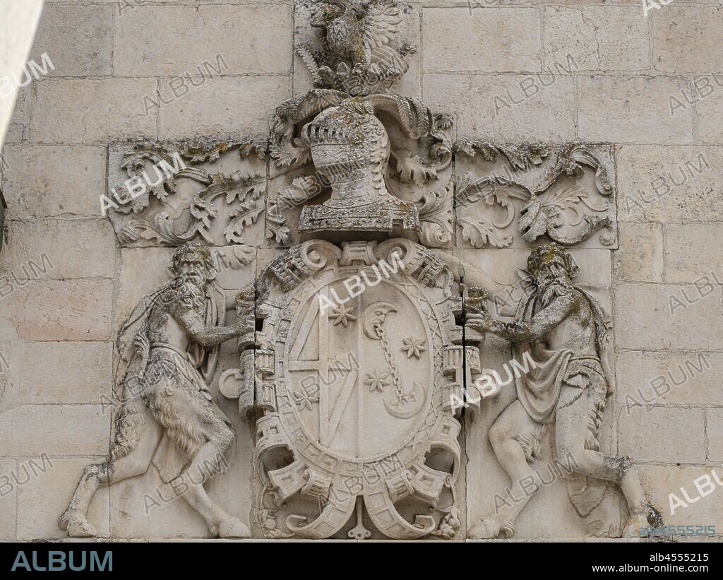 Palacio Bustamante, barroco, siglo XVII, escudo de armas de los Zumalburu y Vicuñas,Salvatierra, Álava , comunidad autónoma del País Vasco, Spain.