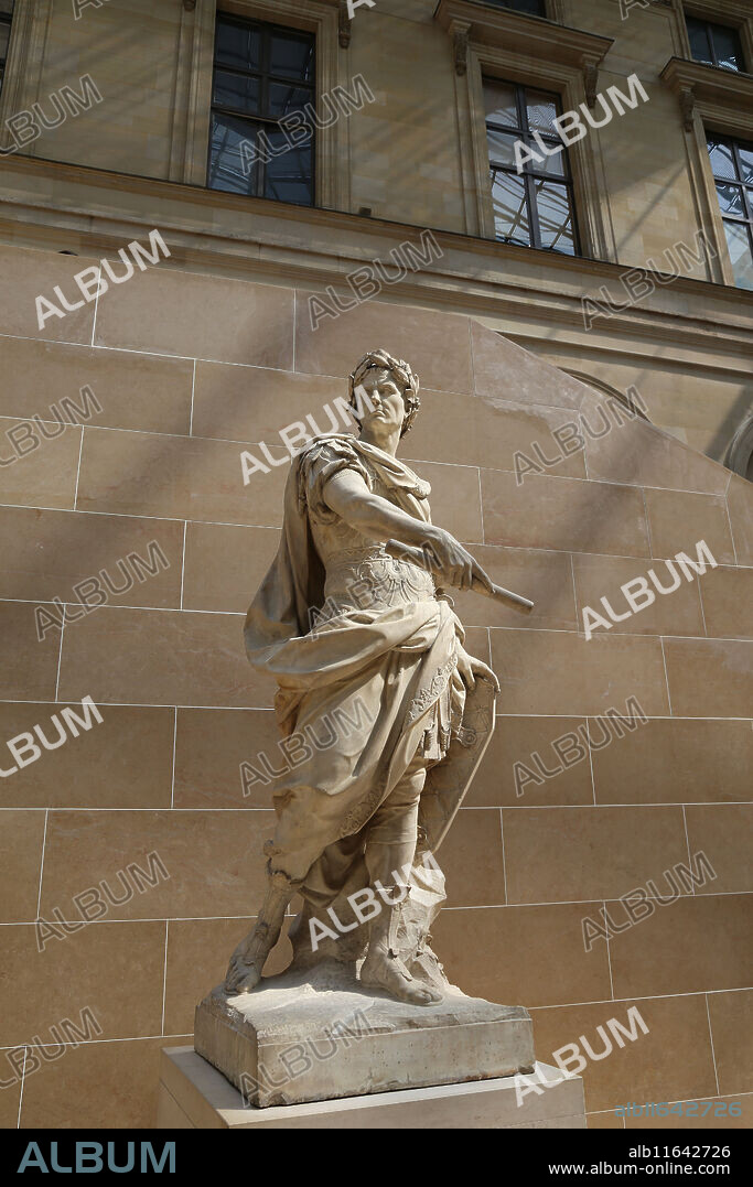 Julius Caesar (100BC-44BC). Roman statesman. Consul and dictador. Sculpture by French artist Nicolas Coustou (1658-1733). Louvre Museum. Paris. France.