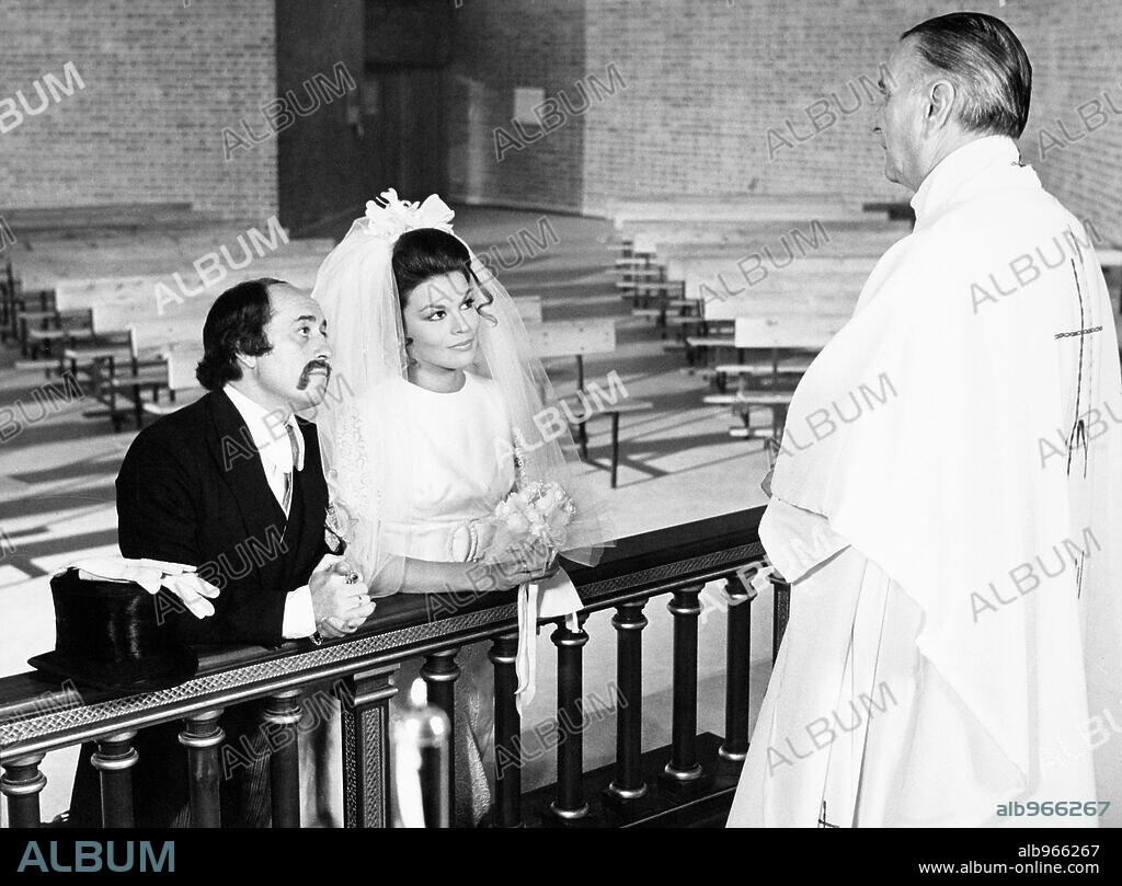 JOSE LUIS LOPEZ VAZQUEZ dans PRESTAME QUINCE DIAS, 1971, réalisé par FRANCISCO MERINO. Copyright ATLANTIDA FILMS.