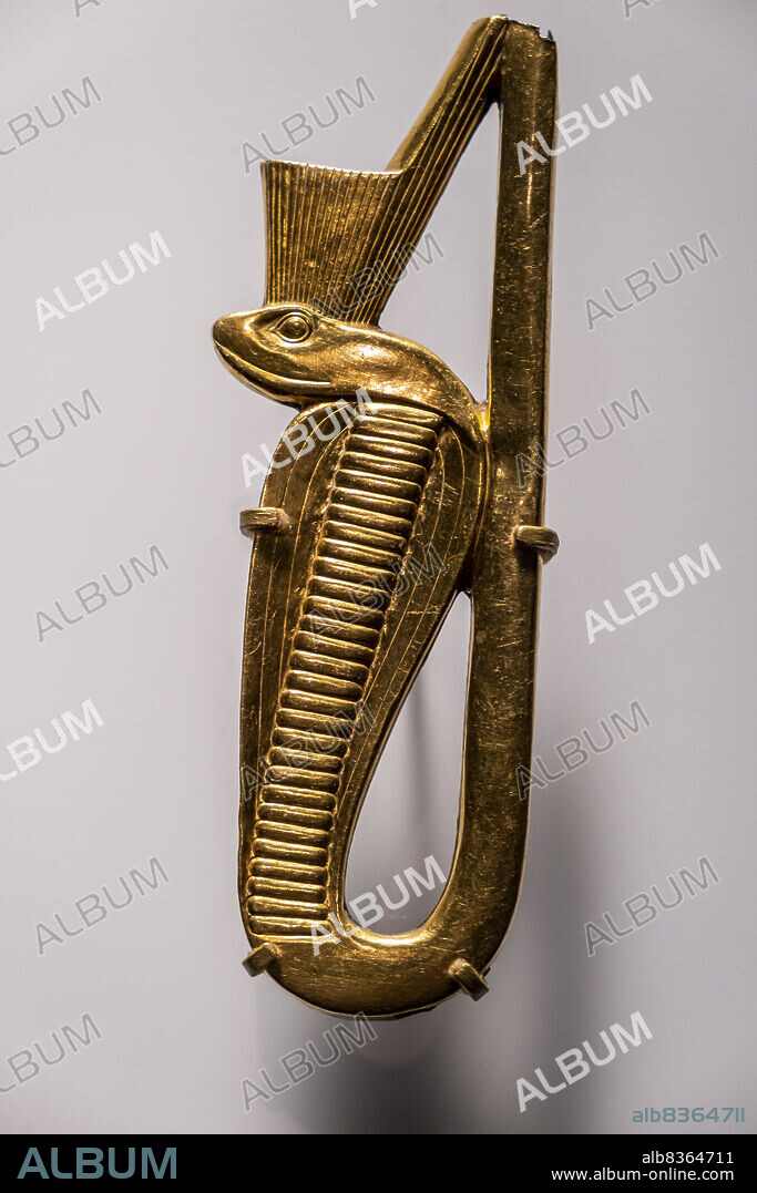 decorative element for furniture in the form of ureo, gold, low time, Egypt, collection of the British Museum.