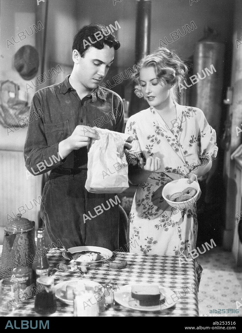 BARBARA STANWYCK and TIM HOLT in STELLA DALLAS, 1937, directed by KING VIDOR. Copyright UNITED ARTISTS.