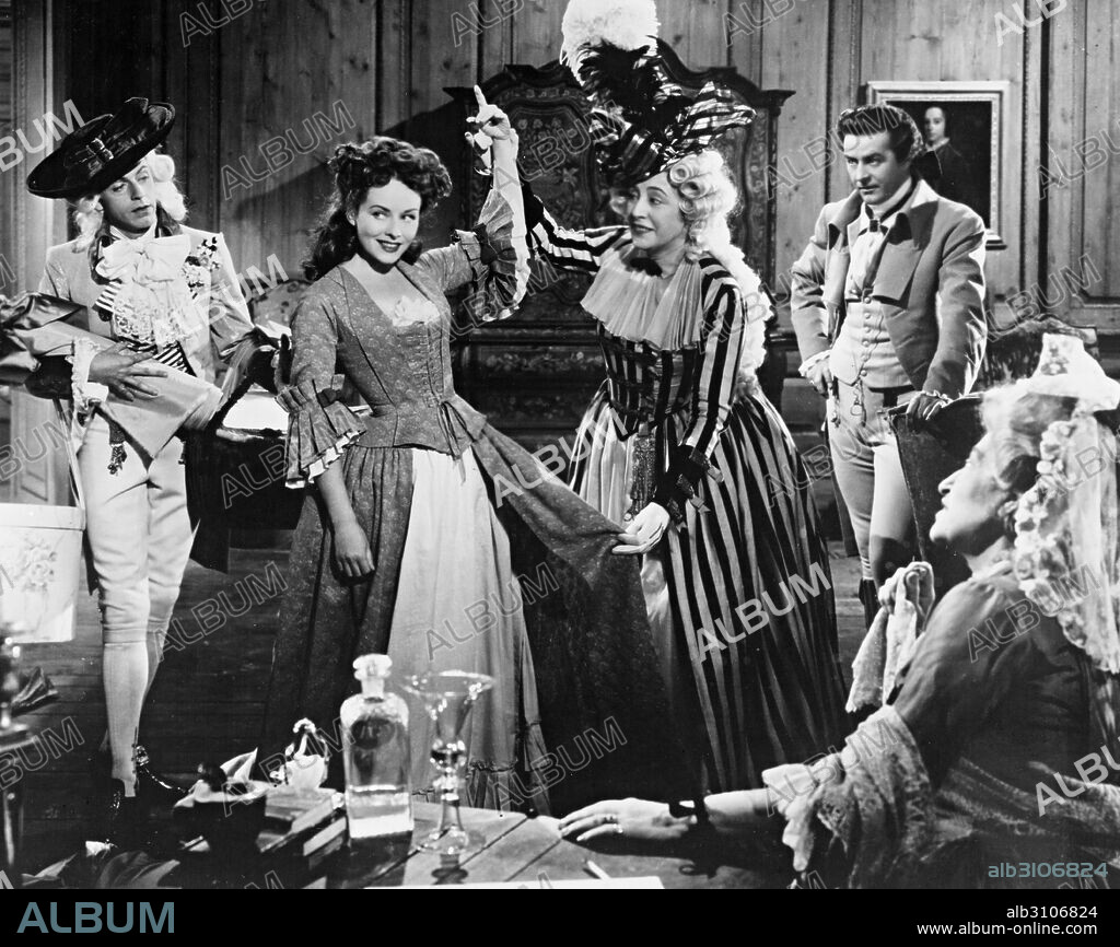 PAULETTE GODDARD and RAY MILLAND in KITTY, 1945, directed by MITCHELL LEISEN. Copyright PARAMOUNT PICTURES.