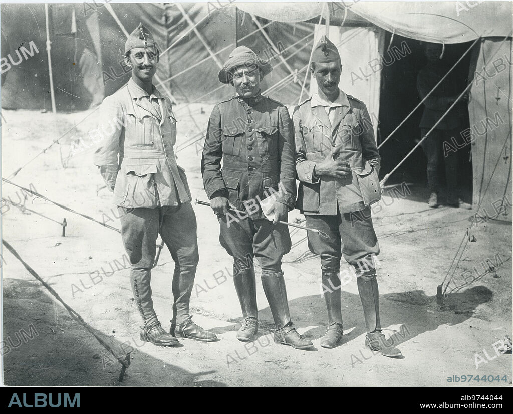 ALFONSO SÁNCHEZ PORTELA. Melilla, September 1921. Moroccan War. Francisco Franco (left), recently appointed commander, together with Colonel Alberto Castro Girona (center) and Commander Fontanes (right), after having taken Nador.