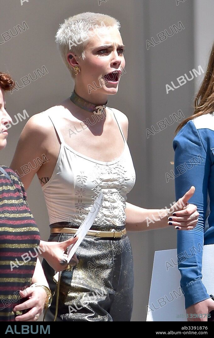 July 5, 2017 - Paris, France - Cara Delevingne pose after the Chanel Haute Couture Fall/Winter 2017-2018 show as part of Haute Couture Paris Fashion Week on July 4, 2017 in Paris, France. # LES PEOPLE ARRIVENT AU DEFILE 'CHANEL' A LA FASHION WEEK DE PARIS. 05/07/2017