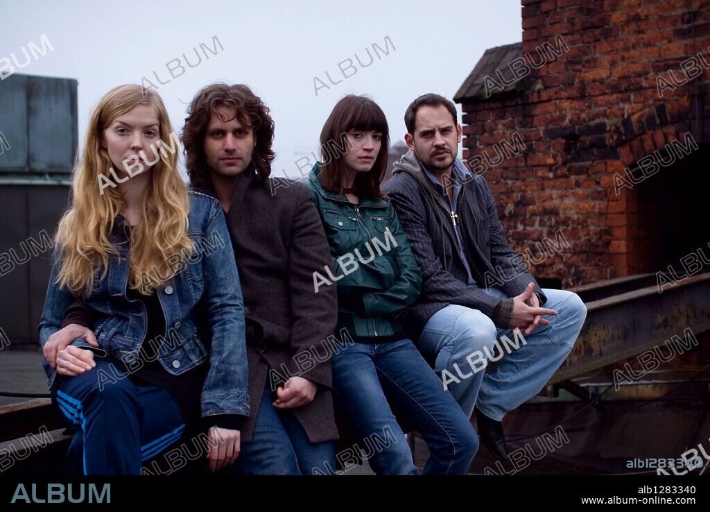 ADAM BOUSDOUKOS, ANNA BEDERKE, MORITZ BLEIBTREU und PHELINE ROGGAN in SOUL KITCHEN, 2009, unter der Regie von FATIH AKIN. Copyright CORAZON INTERNATIONAL/DORJE FILM/NDR/PYRAMIDE PRODUCTIONS.