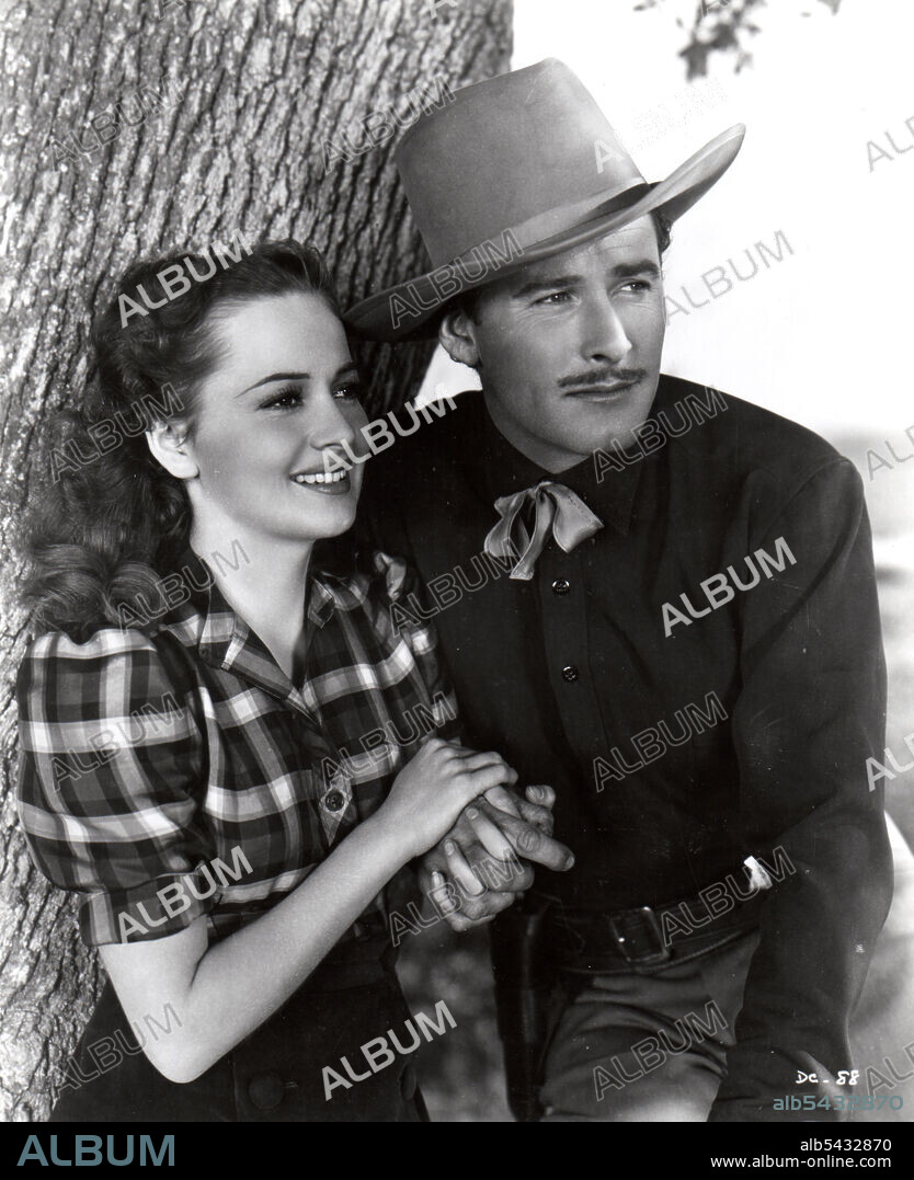 ERROL FLYNN and OLIVIA DE HAVILLAND in DODGE CITY, 1939, directed by MICHAEL CURTIZ. Copyright WARNER BROTHERS.