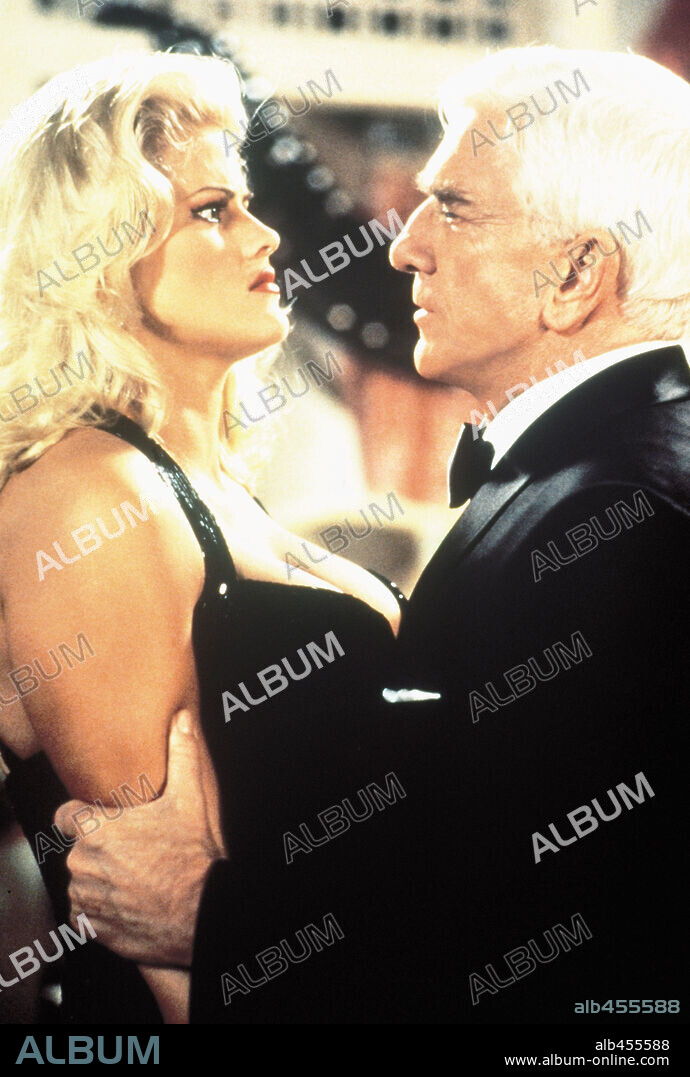 ANNA NICOLE SMITH and LESLIE NIELSEN in NAKED GUN 33 1/3: THE FINAL INSULT, 1994, directed by PETER SEGAL. Copyright PARAMOUNT PICTURES / PHILLIPS, RON.