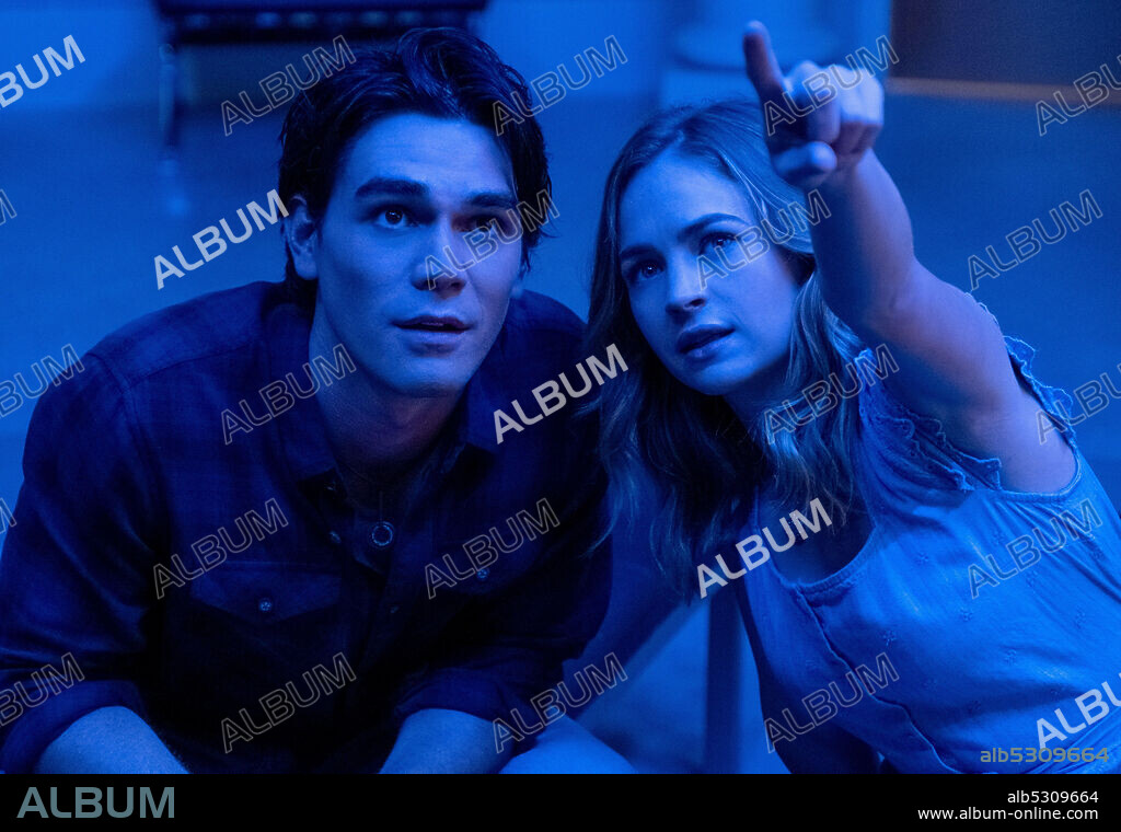 BRITT ROBERTSON y KJ APA en MIENTRAS ESTÉS CONMIGO, 2020 (I STILL BELIEVE), dirigida por ANDREW ERWIN y JON ERWIN. Copyright Kevin Downes Productions / Kingdom Story Company.