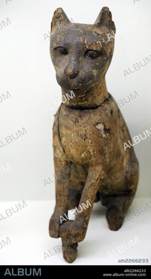 ARTE EGIPCIO. EGIPTO. Esculturas de gatos en bronce y madera. Representan a la diosa Bastet. Museo Arqueológico. Estambul. Turquía.