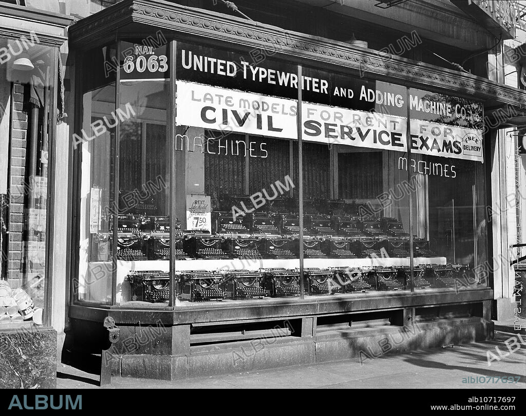 Rows of typewriters on display in store window, United Typewriter and Adding Machine Co., Washington, D.C., USA, David Myers, U.S. Farm Security Administration, July 1939.