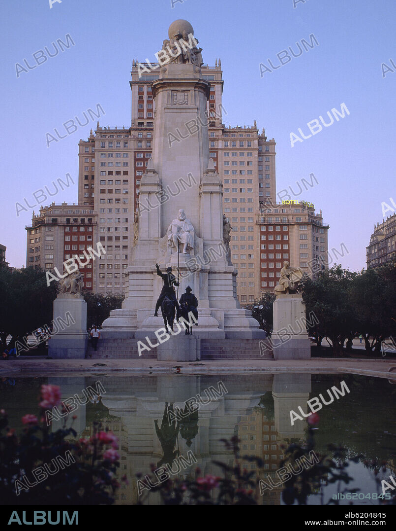 LORENZO COULLAUT VALERA (1876-1932). Monument dedicated to Cervantes (Don Quixote and Sancho Panza). Monumento a Cervantes (Don Quijote y Sancho Panza). Madrid, Plaza de Espana.