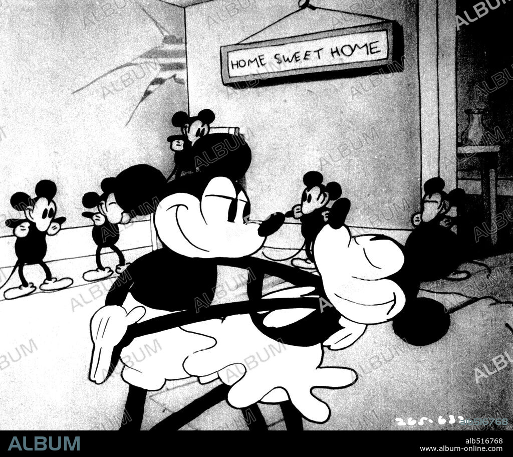 MISC: MICKEY MOUSE. Copyright WALT DISNEY PICTURES. Mickey Mouse bailando.
