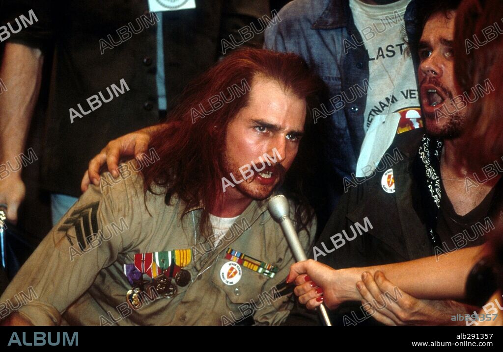 TOM CRUISE en NACIDO EL CUATRO DE JULIO, 1989 (BORN ON THE FOURTH OF JULY), dirigida por OLIVER STONE. Copyright UNIVERSAL PICTURES.
