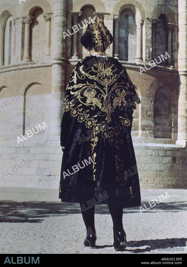 TRAJE REGIONAL DE VIUDA RICA DE TORO - ZAMORA.