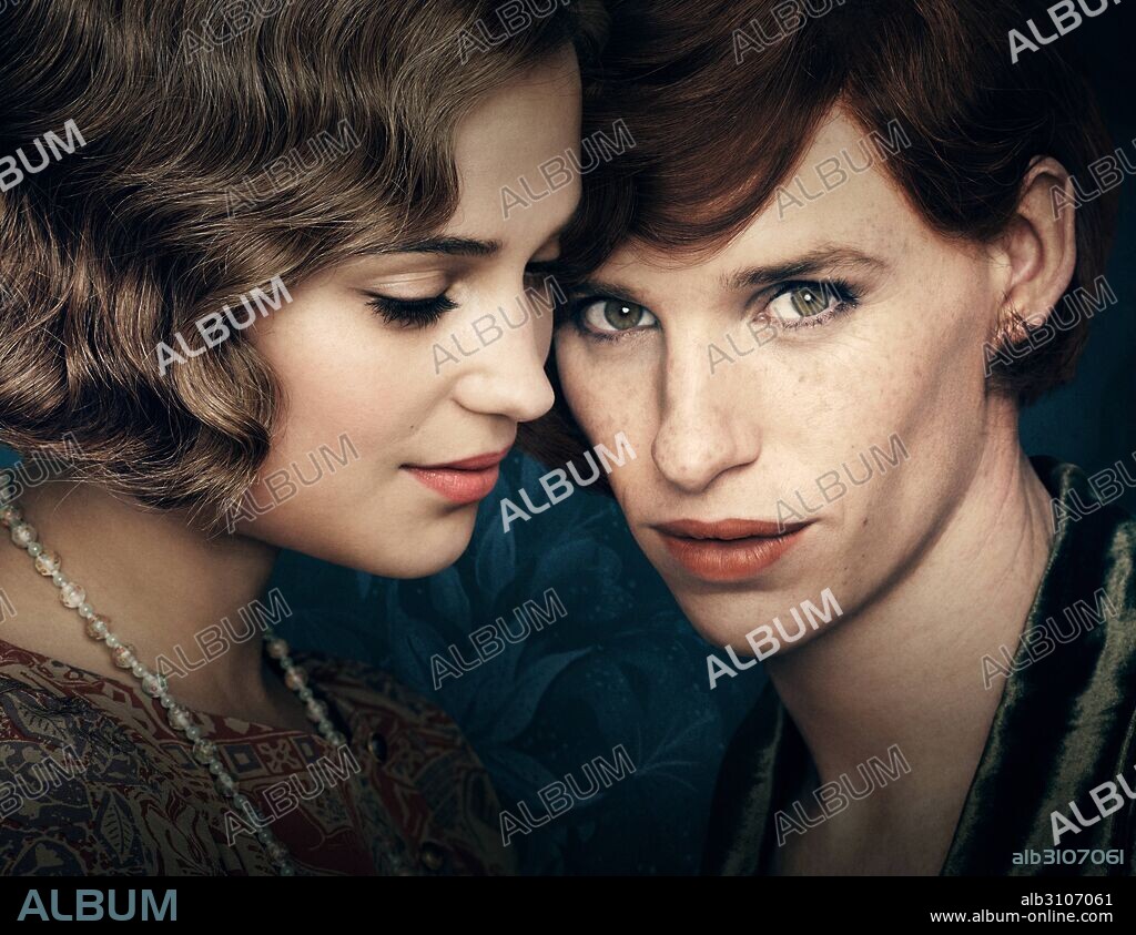 ALICIA VIKANDER and EDDIE REDMAYNE in THE DANISH GIRL, 2015, directed by TOM HOOPER. Copyright ARTEMIS PROD/PRETTY PICTURES/REVISION PICTURES/WORKING TITLE.