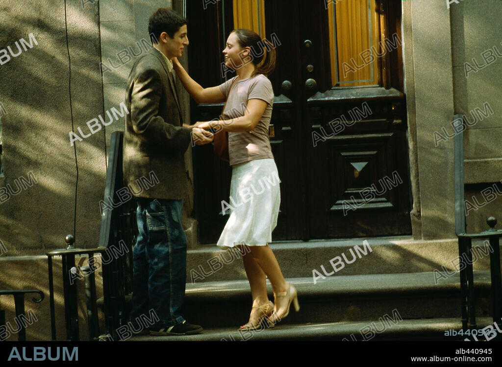 CHRISTINA RICCI and JASON BIGGS in ANYTHING ELSE, 2003, directed by WOODY ALLEN. Copyright DREAMWORKS / HAMILL, BRIAN.