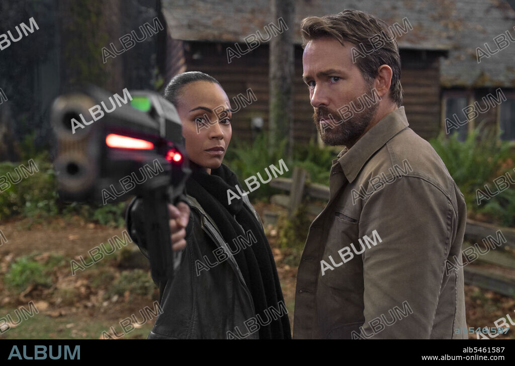 RYAN REYNOLDS and ZOE SALDANA in THE ADAM PROJECT, 2022, directed by SHAWN LEVY. Copyright Skydance Productions.