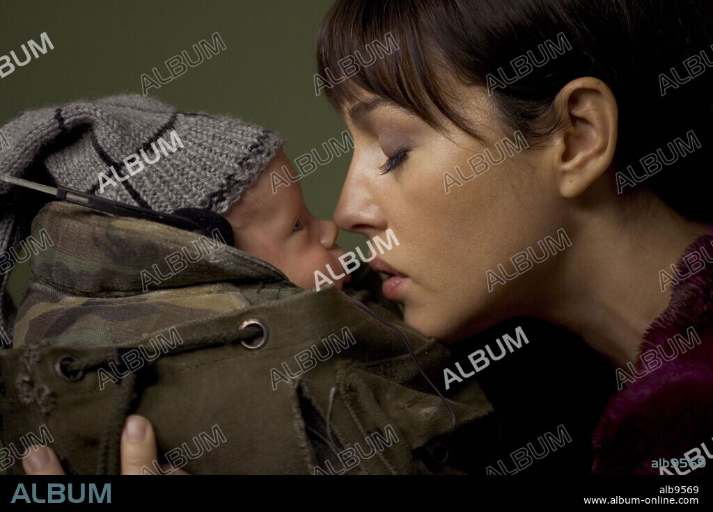 MONICA BELLUCCI en SHOOT' EM UP, 2007, dirigida por MICHAEL DAVIS. Copyright NEW LINE CINEMA/ANGRY FILMS / DITTIGER, JAMES.