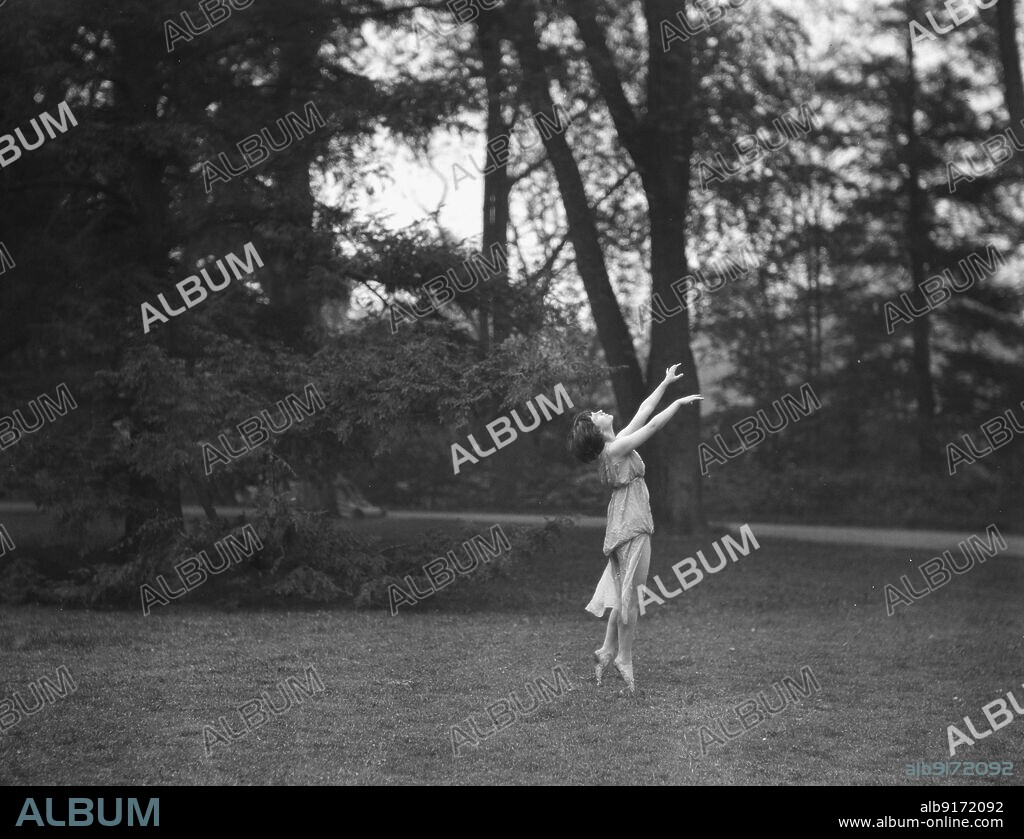 ARNOLD GENTHE. Elizabeth Duncan dancers and children, 1920.