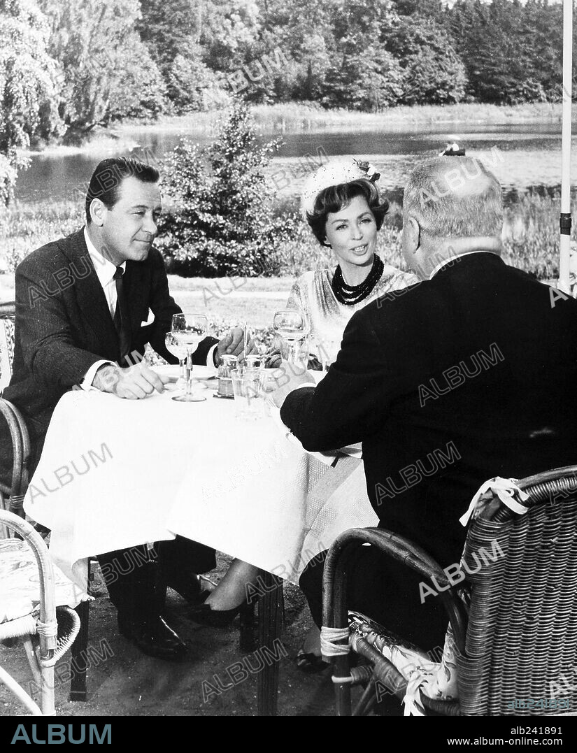 LILLI PALMER y WILLIAM HOLDEN en ESPÍA POR MANDATO, 1962 (THE COUNTERFEIT TRAITOR), dirigida por GEORGE SEATON. Copyright PARAMOUNT PICTURES.