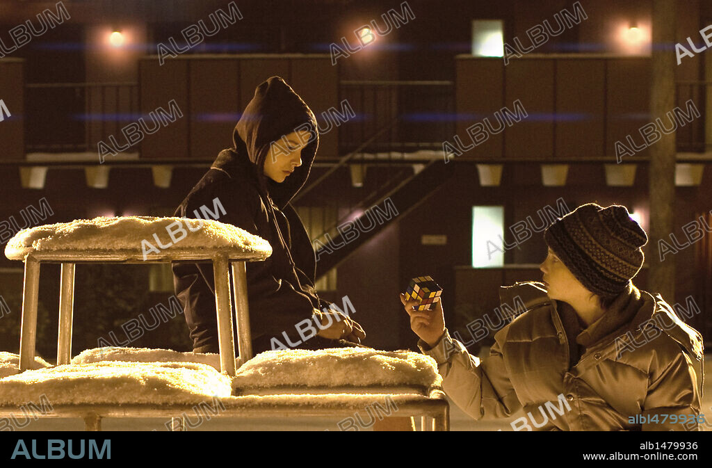 CHLOE GRACE MORETZ and KODI SMIT-MCPHEE in LET ME IN, 2010, directed by MATT REEVES. Copyright HAMMER FILM PRODUCTIONS / ADYANI, SAEED.