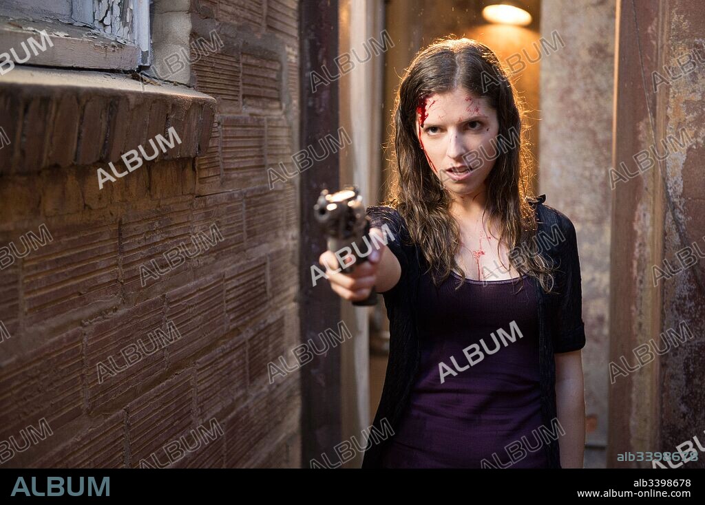 ANNA KENDRICK in MR. RIGHT, 2015, directed by PACO CABEZAS. Copyright CIRCLE OF CONFUSION.