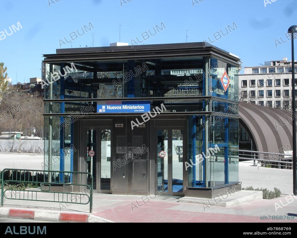 ASCENSOR DE LA ESTACION DEL METRO DE NUEVOS MINISTERIOS.