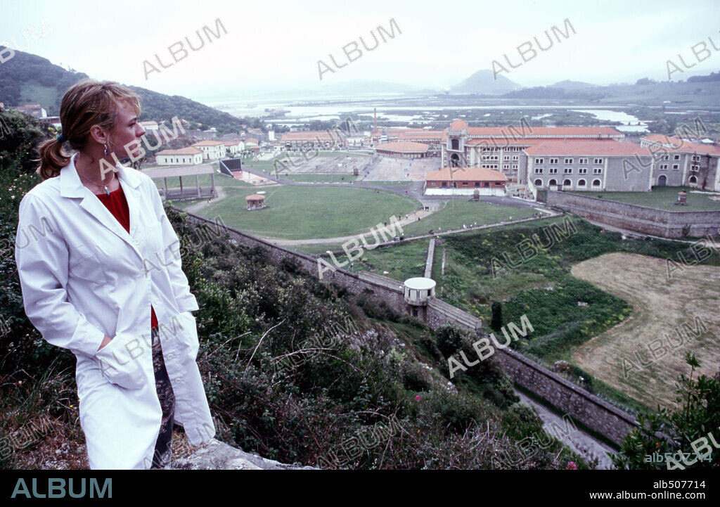 EMMA SUAREZ in HORAS DE LUZ, 2004, directed by MANOLO MATJI. Copyright SOGECINE / SUAREZ, ANTONIO.