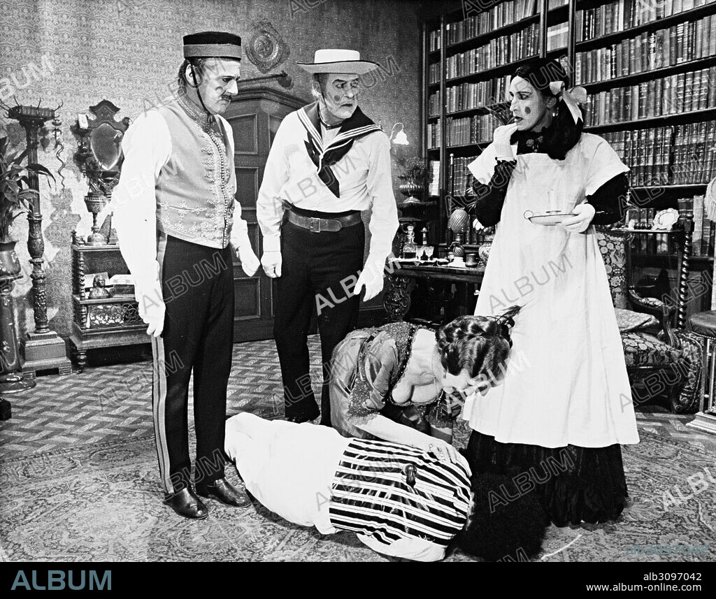 HUGH BURDEN, RAY MILLAND, ROSALIE CRUTCHLEY and RUTH DUNNING in THE HOUSE IN NIGHTMARE PARK, 1973, directed by PETER SYKES. Copyright ANGLO-EMI.