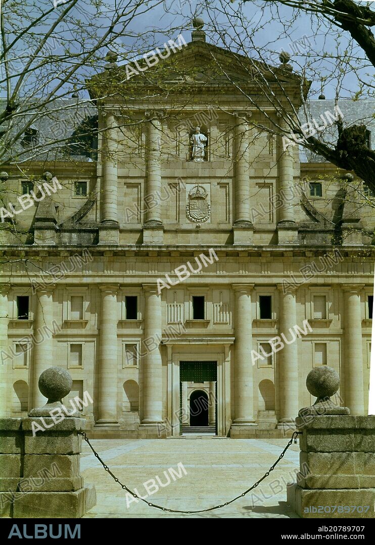 JUAN DE HERRERA. FACHADA OESTE DEL MONASTERIO DEL ESCORIAL - 1563/1584 - ARQUITECTURA HERRERIANA - FOTO AÑOS 60.