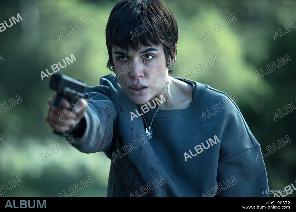 ADRIANA UGARTE en LOBO FEROZ, 2023, dirigida por GUSTAVO HERNANDEZ. Copyright Bowfinger International Pictures.
