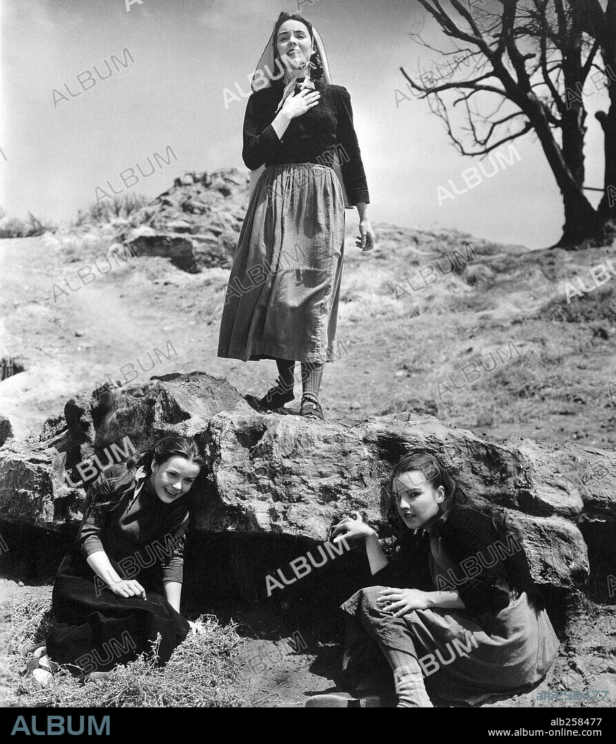JENNIFER JONES in THE SONG OF BERNADETTE, 1943, directed by HENRY KING. Copyright 20TH CENTURY FOX.