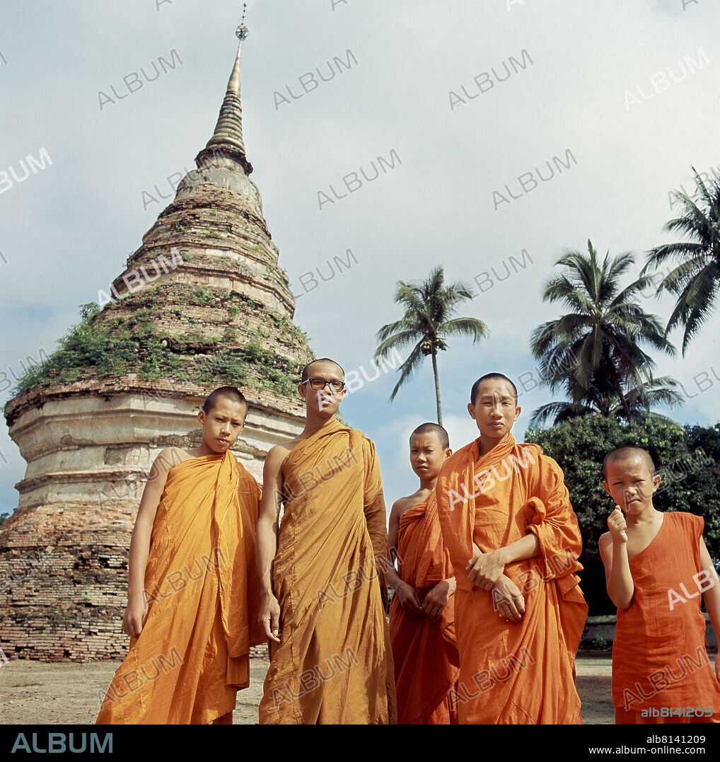 MONJES BUDISTAS.