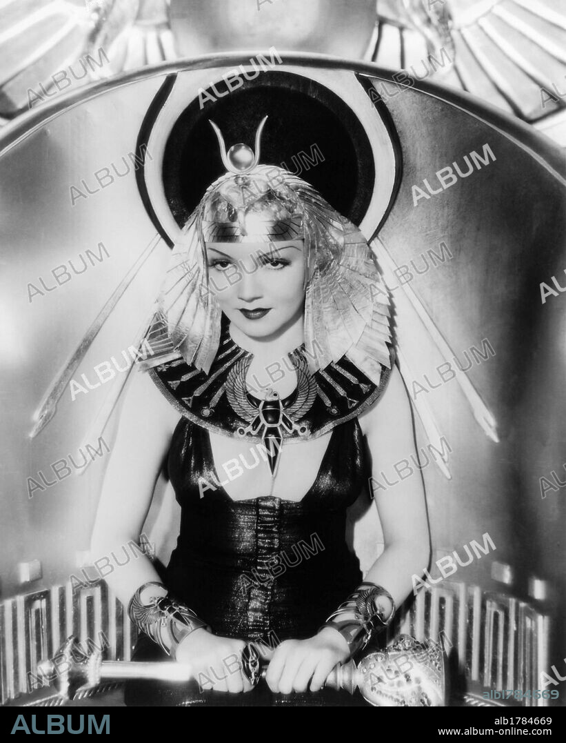 CLAUDETTE COLBERT en CLEOPATRA, 1934, dirigida por CECIL B DEMILLE. Copyright PARAMOUNT PICTURES.
