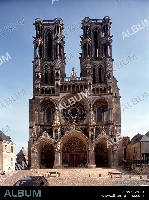 Laon (Aisne, France). Cathedral Notre Dame. (built 1155-1235). View of the west façade. Photo, undated.