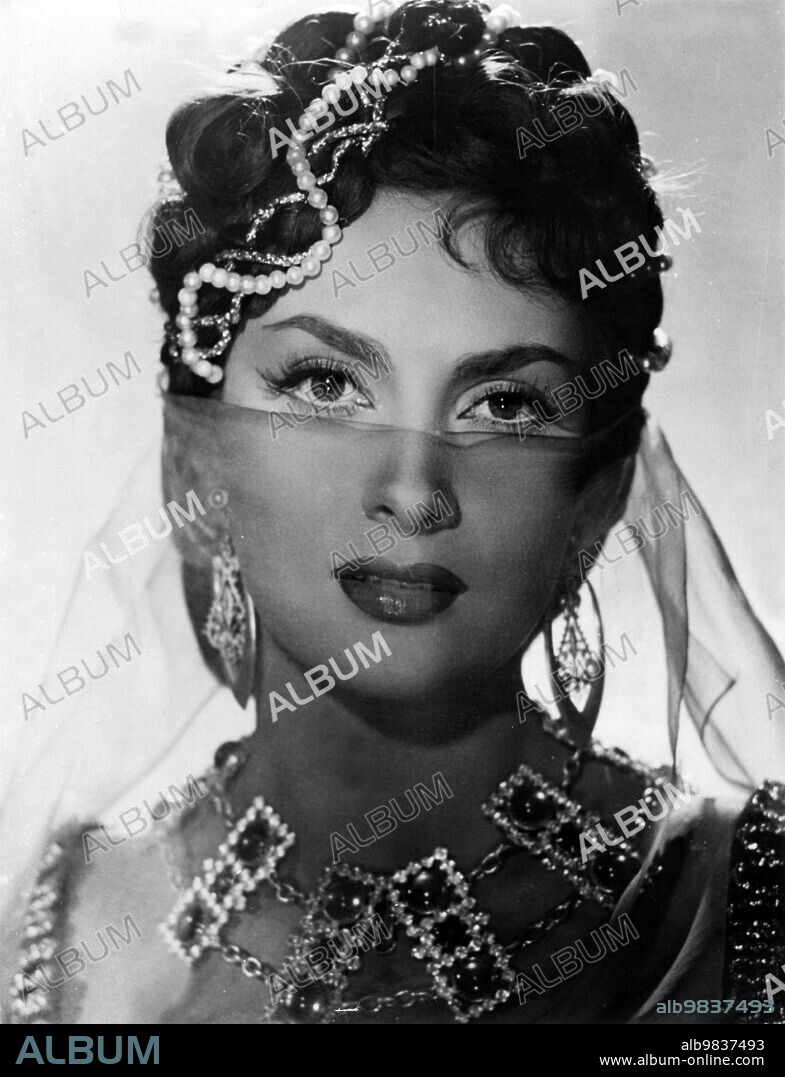 GINA LOLLOBRIGIDA in BEAUTIES OF THE NIGHT, 1953 (LES BELLES DE NUIT), directed by RENE CLAIR. Copyright FRANCO LONDON FILMS/ASTRA.