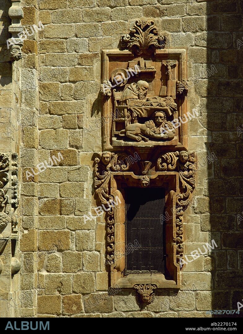 JERONIMO, San (Estridón,347-Belén, h.420). Padre y doctor de la iglesia. RELIEVE DE SAN JERONIMO existente en la fachada de la CATEDRAL DE MONDOÑEDO. Provincia de Lugo. Galicia. España.