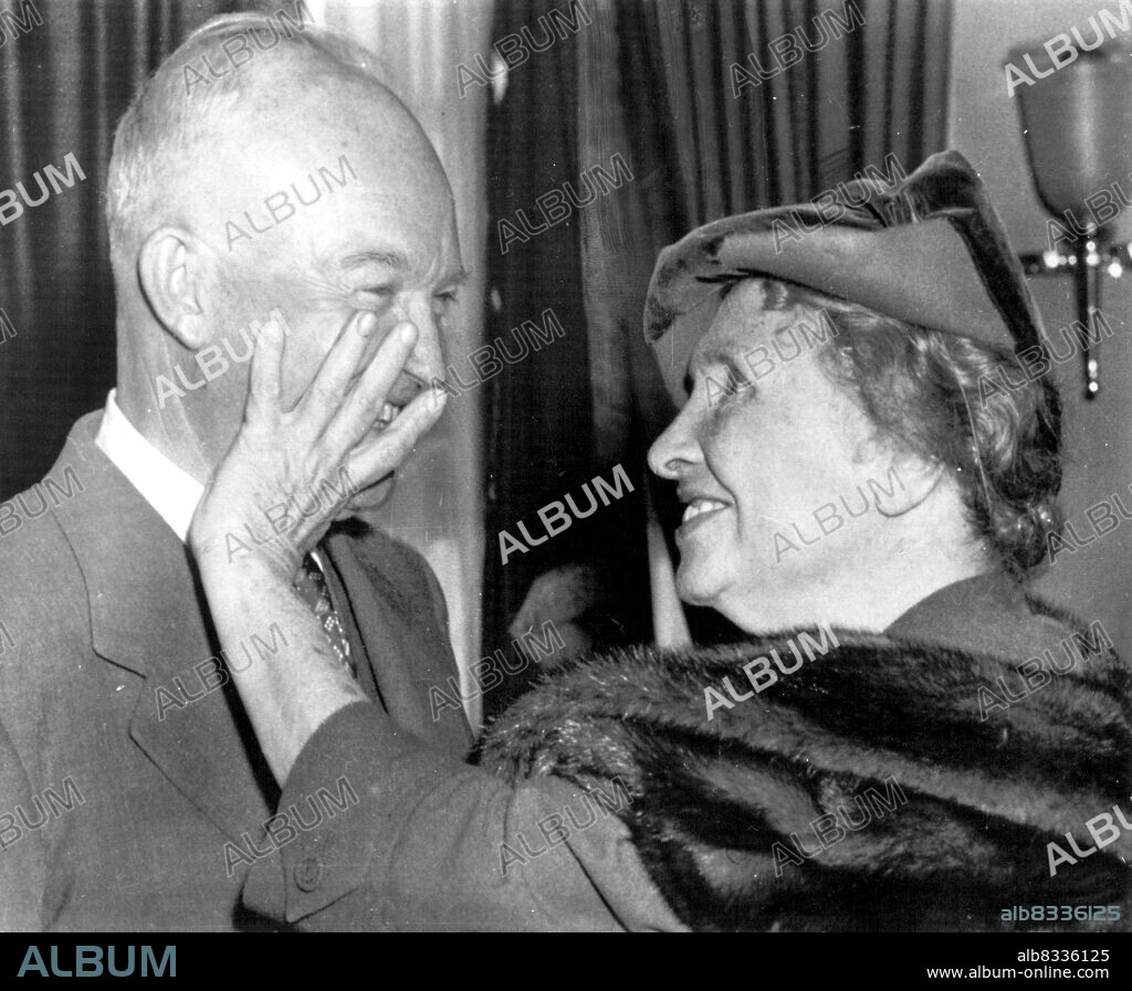 Helen Keller Sees The President - Helen Keller, whose "eyes" are in her sensitive fingers, "sees" President Eisenhower in a visit to the white house today. Miss Keller, without vision and hearing, is a world renowned leader in work for other thus handicaped. Of the president she said, "he has a wonderful smile."The sensitive fingers of her left hand enable Helen Keller to "see" President Eisenhower's "wonderful smile".Helen Keller seems president to the US White House last week, Helen Keller whose "eyes" are in her sensitive fingers, ***** President Eisenhower. "He has a wonderful smile," she commented. November 3, 1953.