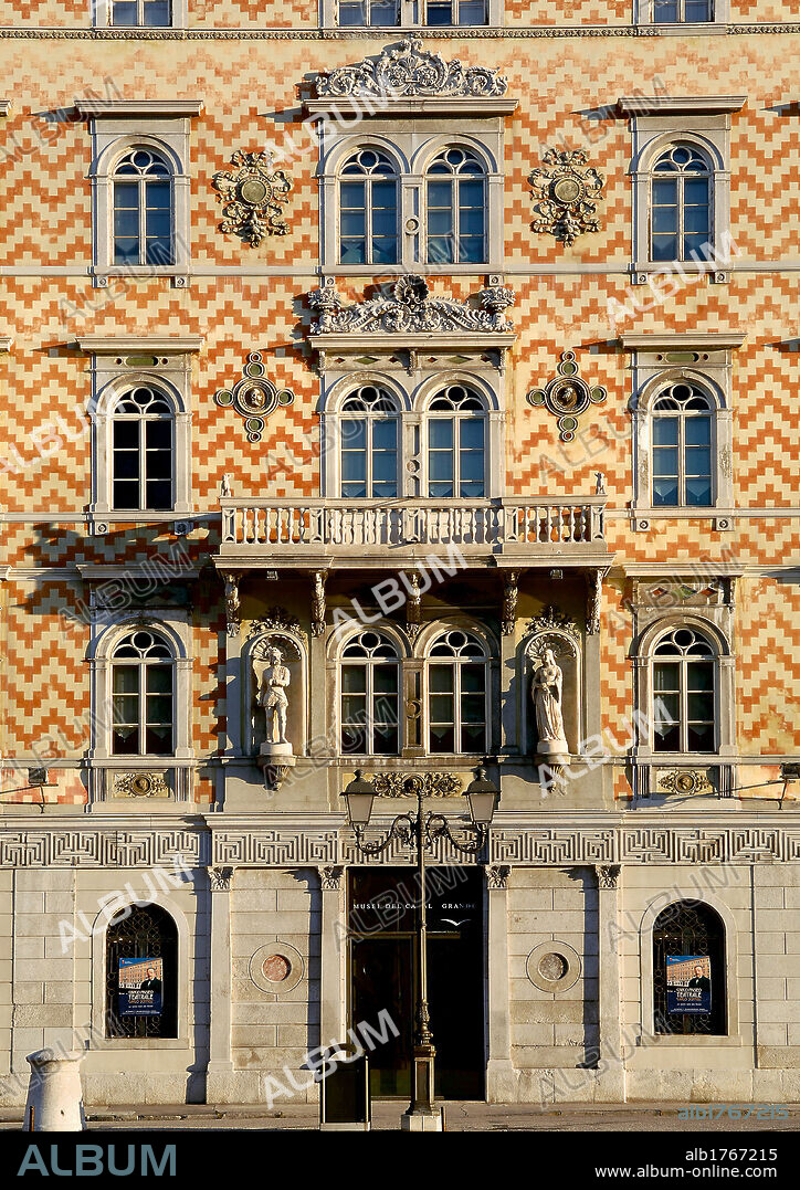 Palazzo Gopcevich Trieste, by Giovanni Berlam, 1850, 19th Century, inlaid marble and stone,. Italy, Friuli Venezia Giulia, Trieste, Palazzo Gopcevich. Detail. Exterior Palazzo Gopcevich facade chromatism two color white pink fret decoration base rusticated smooth doorway balconade balconies windows arches pilaster strips moulding statues.