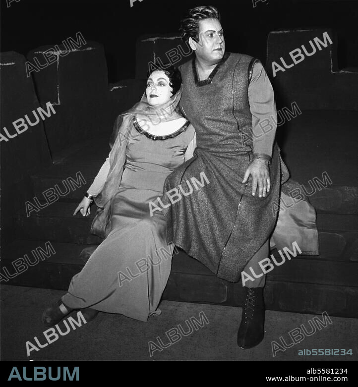 Wagner, Richard; composer; 1813-1883. Works: Tristan and Isolde (1859). - Reenactment Berlin (West), Städtische Oper (Premiere: 4 Nov. 1959; conductor: Karl Böhm; set and directed by: Wieland Wagner): Szene mit Martha Mödl as Isolde and Hans Beirer as Tristan. Photo, 30 October 1959.