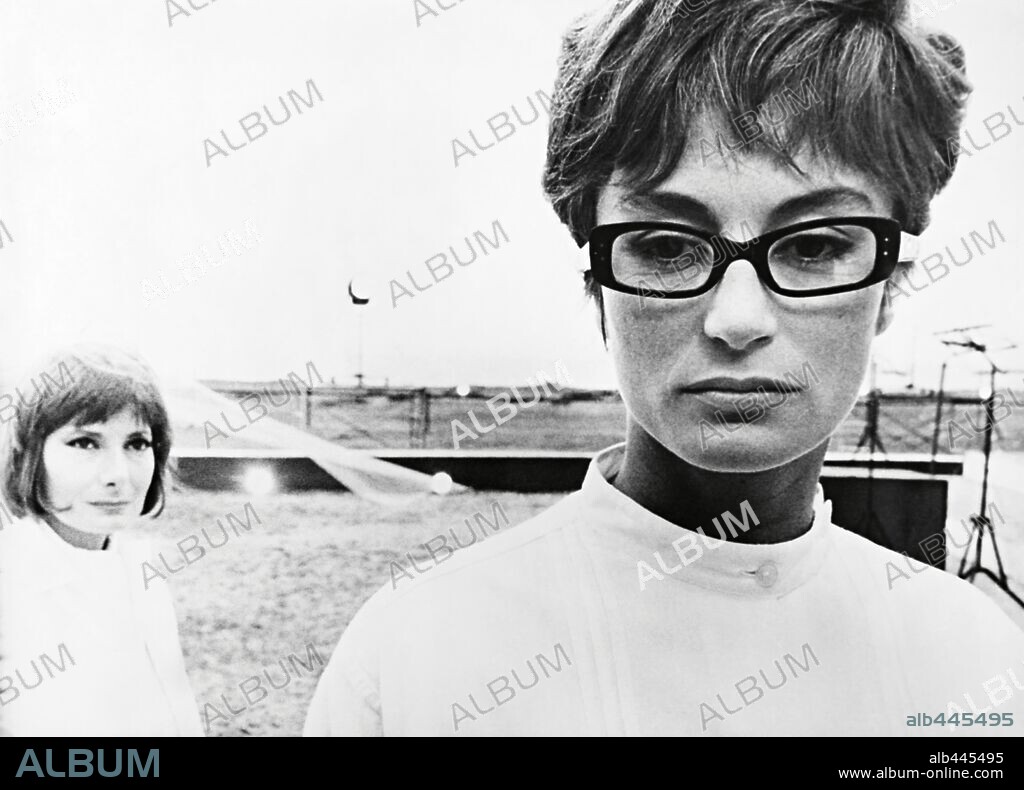 ANOUK AIMEE and ROSELLA FALK in FEDERICO FELLINI'S 8 1/2, 1963 (8 1/2), directed by FEDERICO FELLINI. Copyright CINERIZ.