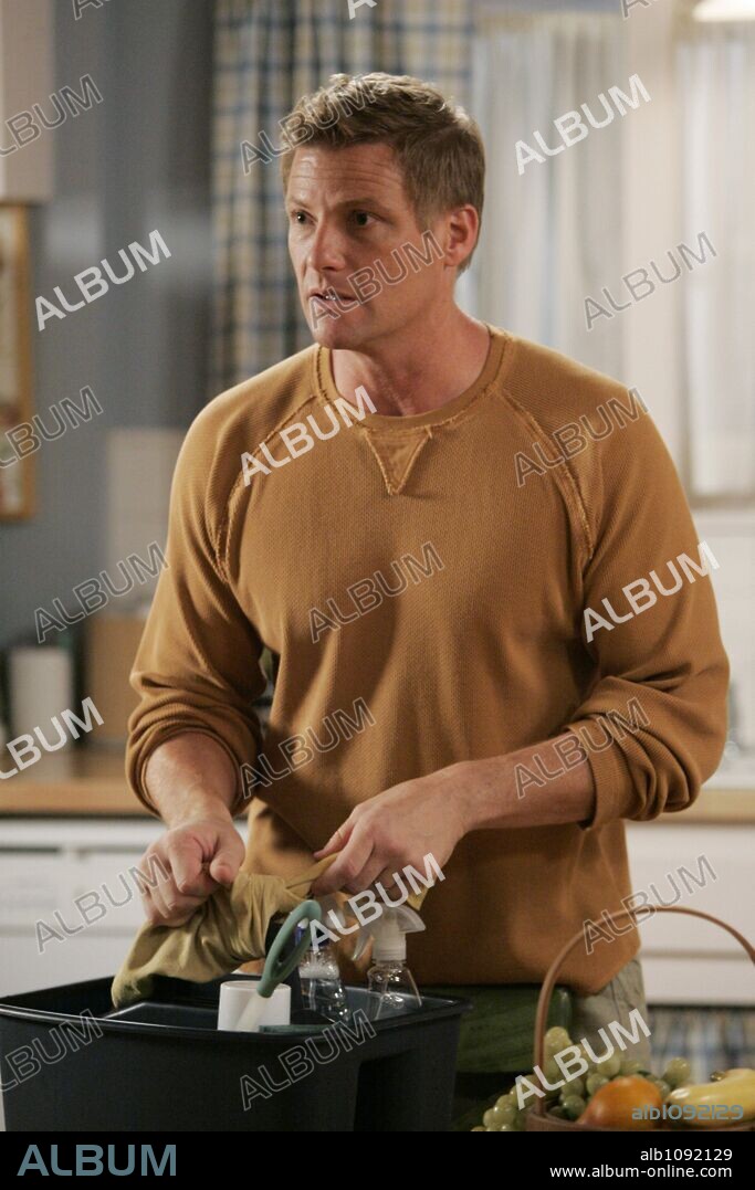 DOUG SAVANT en MUJERES DESESPERADAS, 2004 (DESPERATE HOUSEWIVES). Copyright TOUCHSTONE TELEVISION. Temporada 2.