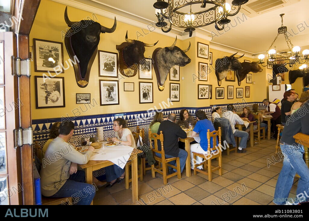 Tapas bar and restaurant in the El Arenal area near the bull ring, Seville, Andalusia, Spain, Europe.