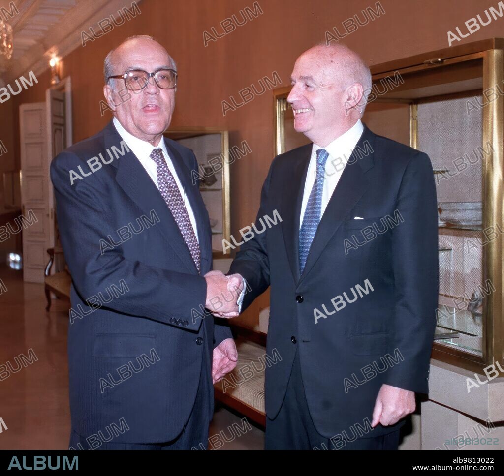 November 19, 2000. Madrid....20..11..00..Conferences at the Academy of History.....Leopoldo Calvo Sotelo and Gonzalo Anes....Photo Jaime García.