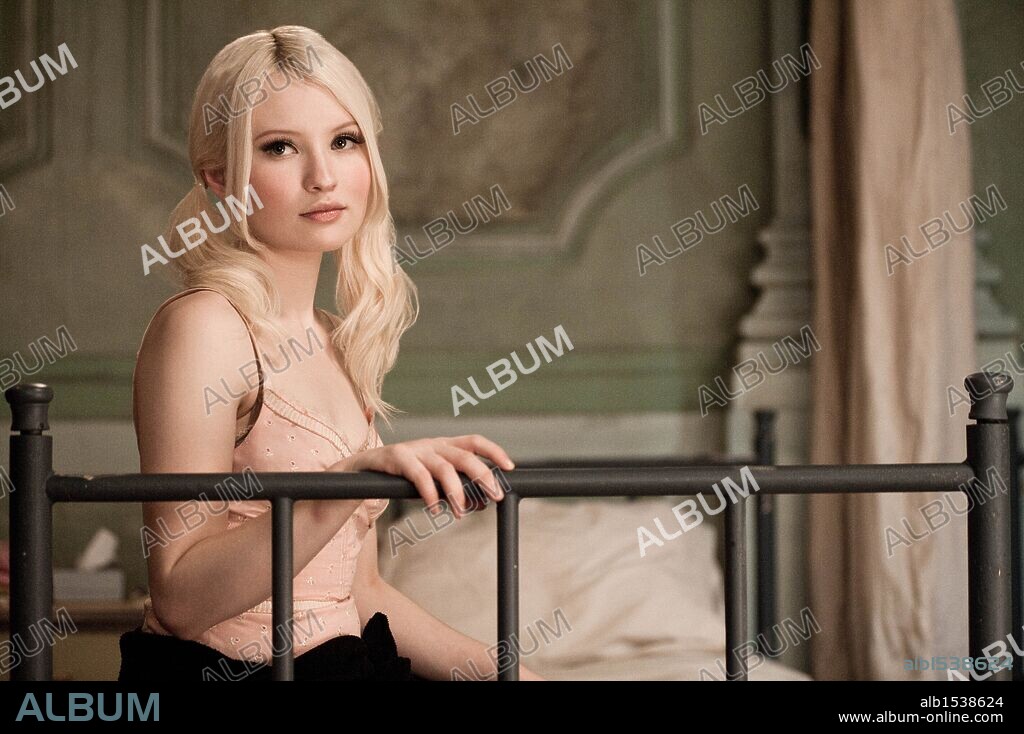 EMILY BROWNING en SUCKER PUNCH, 2011, dirigida por ZACK SNYDER. Copyright WARNER BROS. PICTURES.