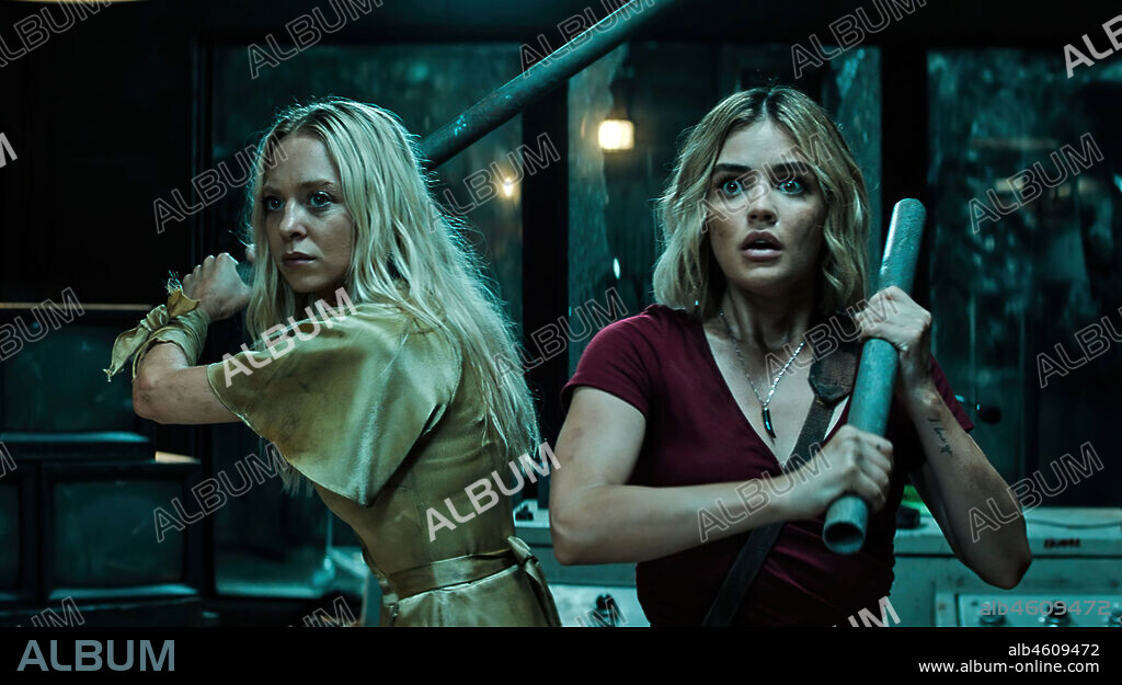 LUCY HALE and PORTIA DOUBLEDAY in FANTASY ISLAND, 2020, directed by JEFF WADLOW. Copyright Blumhouse Productions / Columbia Pictures.