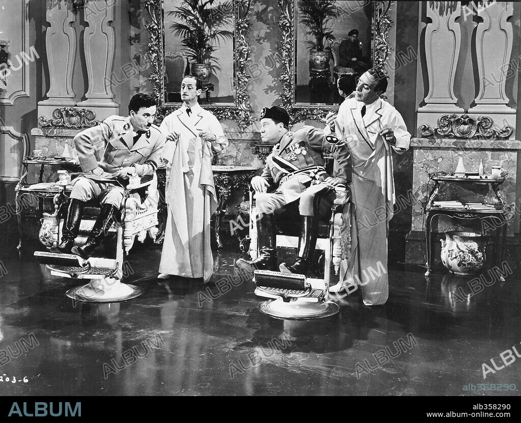 CHARLIE CHAPLIN and JACK OAKIE in THE GREAT DICTATOR, 1940, directed by CHARLES CHAPLIN. Copyright UNITED ARTISTS.