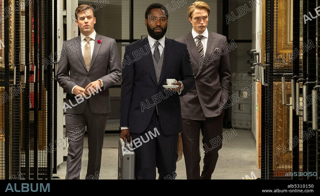 JOHN DAVID WASHINGTON and ROBERT PATTINSON in TENET, 2020, directed by CHRISTOPHER NOLAN. Copyright WARNER BROS PICTURES.