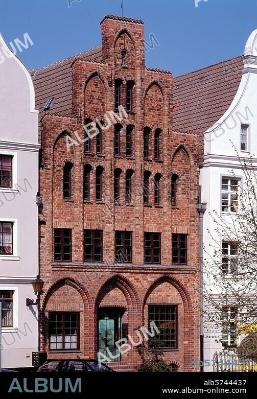 Rostock (Mecklenburg-Vorpommern), Hausbaumhaus, Wokrenterstraße 40. (Kaufmannshaus, rbaut 1490). Außenansicht. Foto.