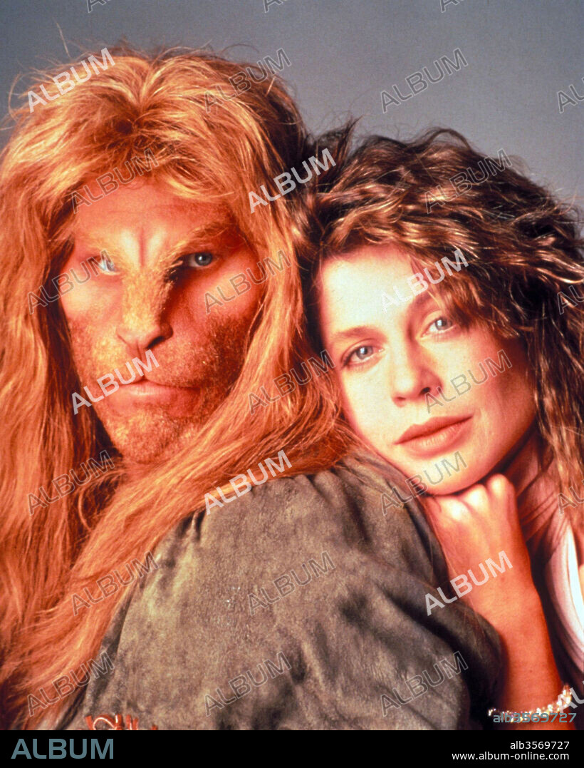 LINDA HAMILTON and RON PERLMAN in THE BEAUTY AND THE BEAST, 1987. Copyright REPUBLIC PICTURES.